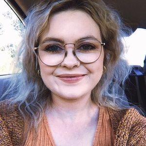 Meet your Posher, Destinee